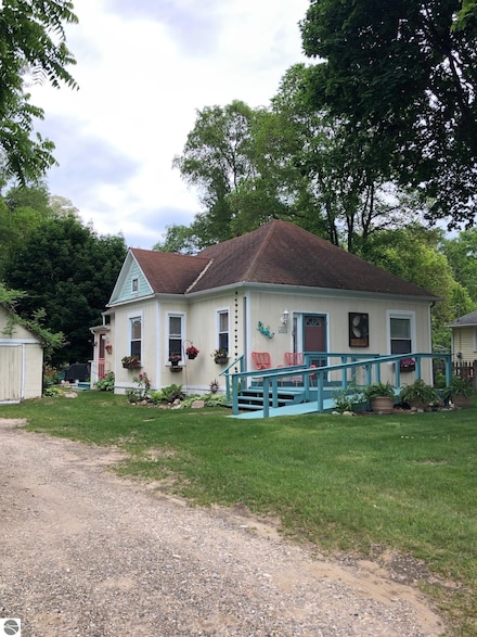 609 Cedar St, Elk Rapids, MI 49629