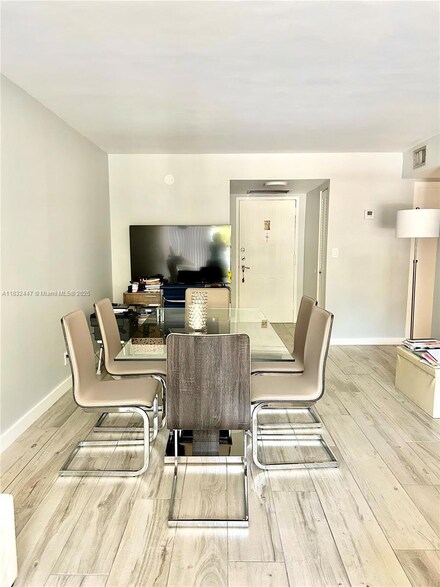 600 Parkview Dr Unit 204, Hallandale Beach, FL 33009