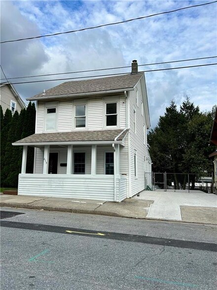 615 2nd St, Whitehall, PA 18052