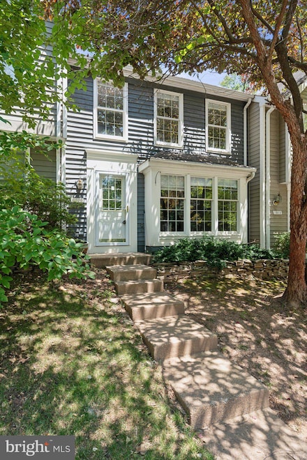 1511 Twisted Oak Dr, Reston, VA 20194