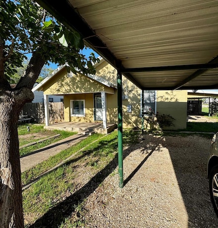 911 Cypress St, Roscoe, TX 79545