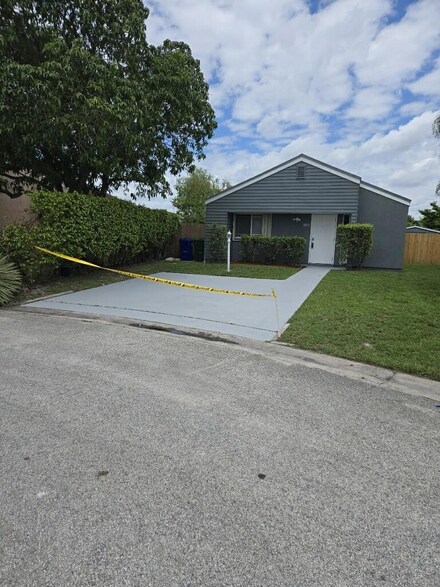 8811 SW 23rd St, Miramar, FL 33025