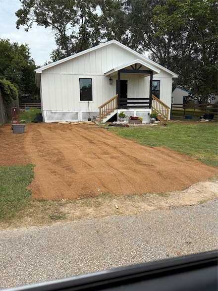 626 Front St, Sealy, TX 77474