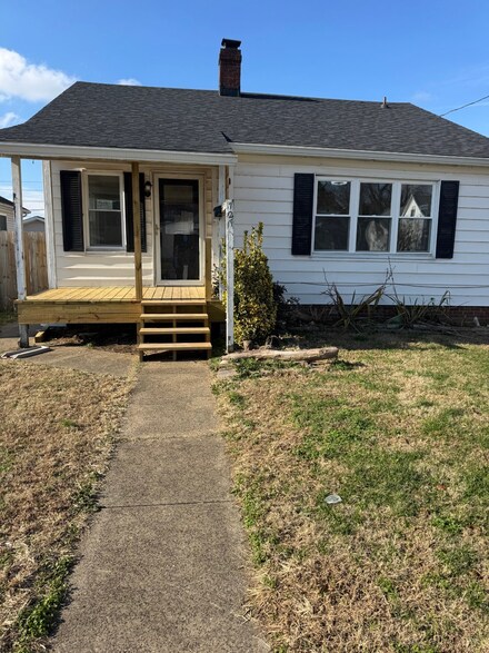 727 7th St, Tell City, IN 47586