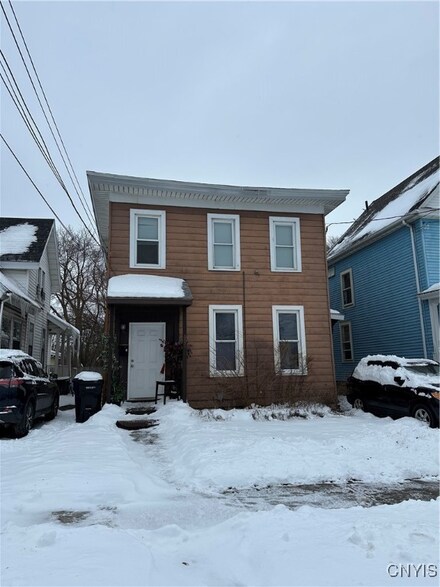 606 N Mcbride St, Syracuse, NY 13203