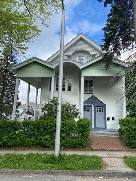 11 Woodford St, Worcester, MA 01604