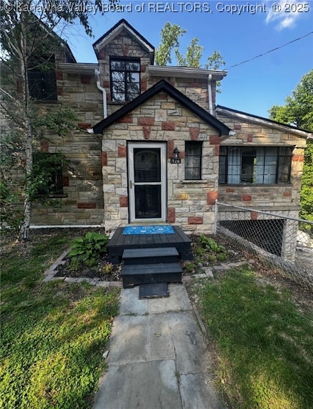 726 Amity Dr, Charleston, WV 25302