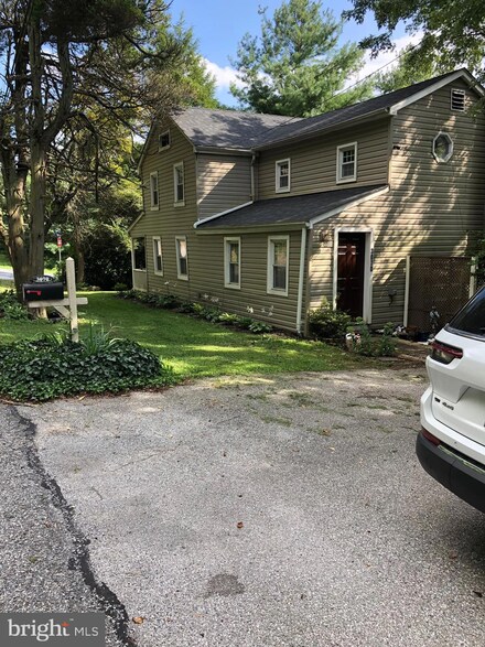 3070 Springwood Rd, Dallastown, PA 17313