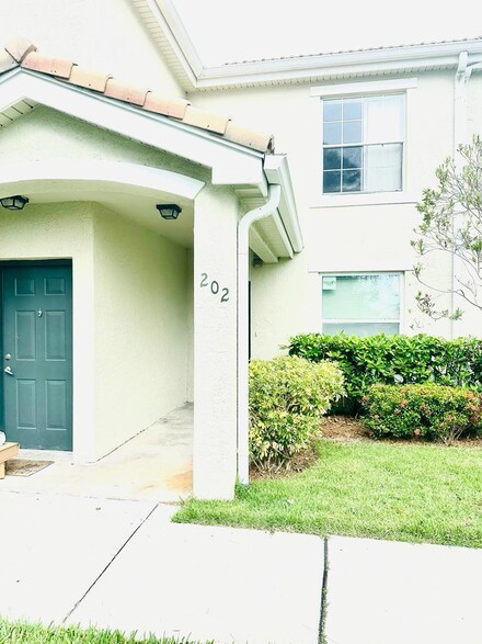 116 SW Peacock Blvd Unit 9-202, Port Saint Lucie, FL 34986
