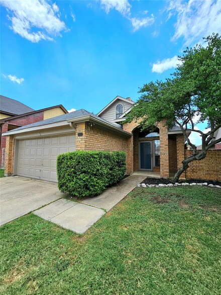 6937 Aston Dr, North Richland Hills, TX 76182