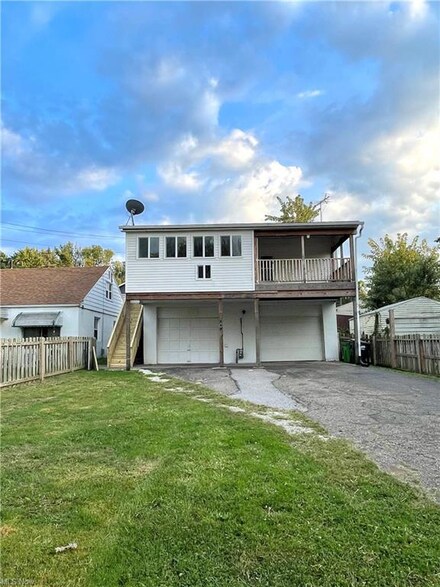 564 Taft Ave, Barberton, OH 44203