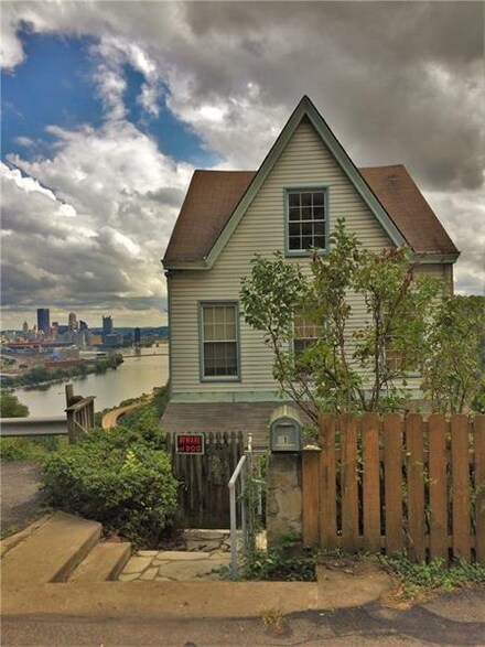 31 Conestoga St, Pittsburgh, PA 15204