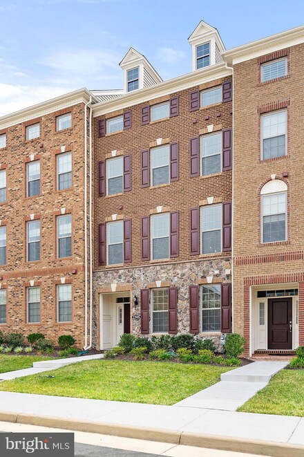 22685 Naugatuck Square, Ashburn, VA 20148