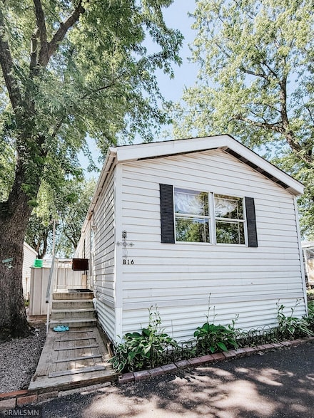 3020 Rice St Unit Trailer B16, Saint Paul, MN 55113