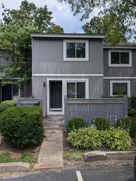 142 Twin Lakes Dr, Fairfield, OH 45014
