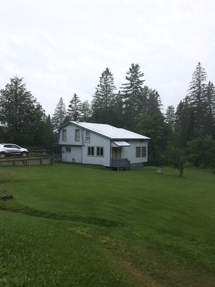 136 Page Hill Rd, Lancaster, NH 03584