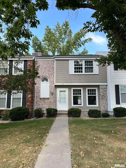 120 Carriage Hill, Macomb, IL 61455