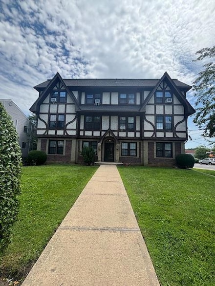 28 W Neck Rd Unit 2D, Huntington, NY 11743