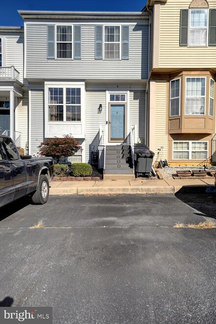 6 Creek Ln, Newark, DE 19702