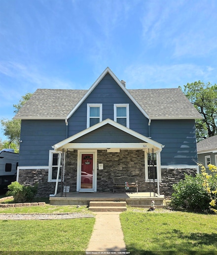 305 W 17th St, Hays, KS 67601