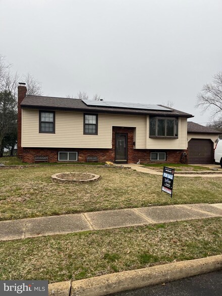 1645 White Oak Ln, Williamstown, NJ 08094