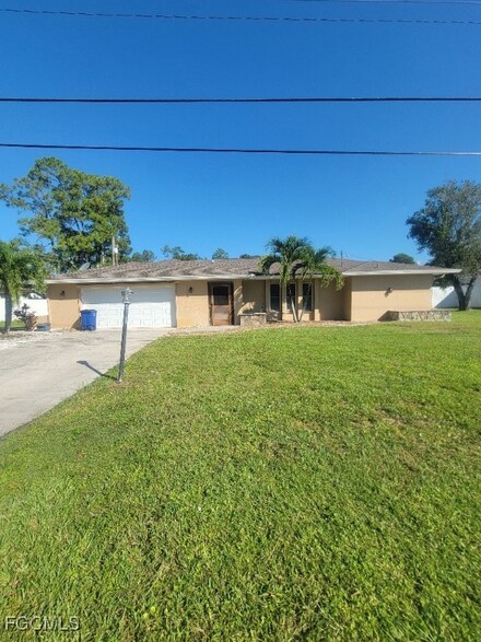 2505 E 2nd St, Lehigh Acres, FL 33936