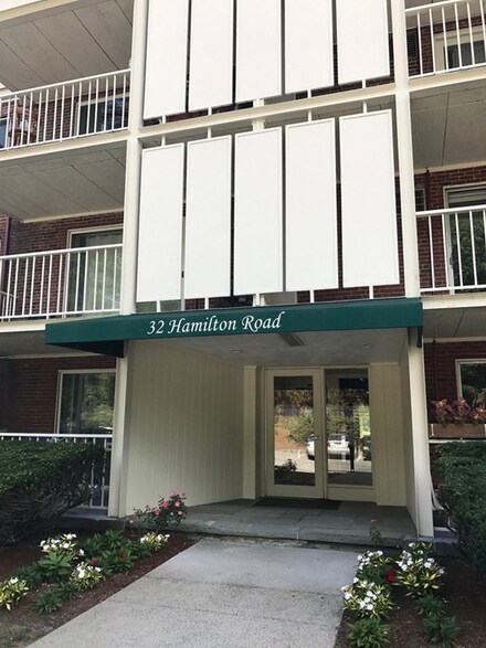 32 Hamilton Rd Unit 205, Arlington, MA 02474