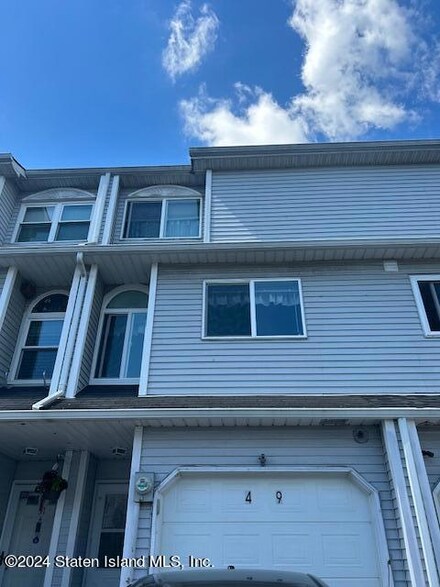 49 Simmons Loop, Staten Island, NY 10314