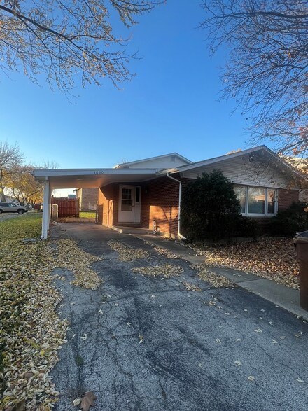 3630 W Benck Dr, Alsip, IL 60803