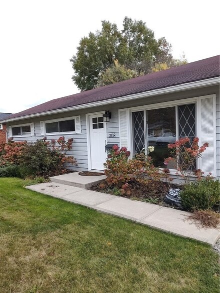 308 Eisenhower Dr, Natrona Heights, PA 15065