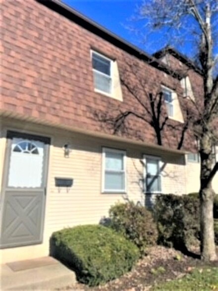 1588 Main St Unit 11, West Warwick, RI 02893