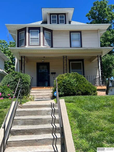 1802 Lothrop St, Omaha, NE 68110