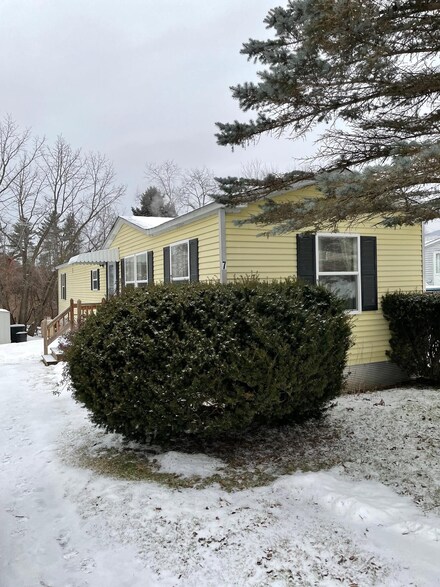 7 Billings Mobile Manor Unit 7, Rutland, VT 05701