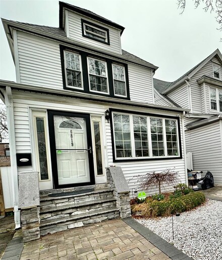 68-19 Kessel St, Forest Hills, NY 11375