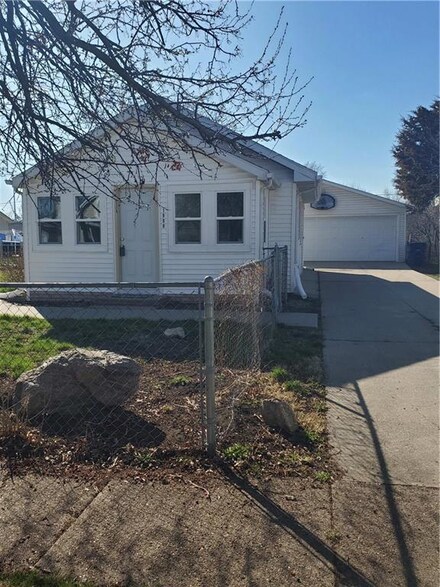 1900 E 22nd St, Des Moines, IA 50317