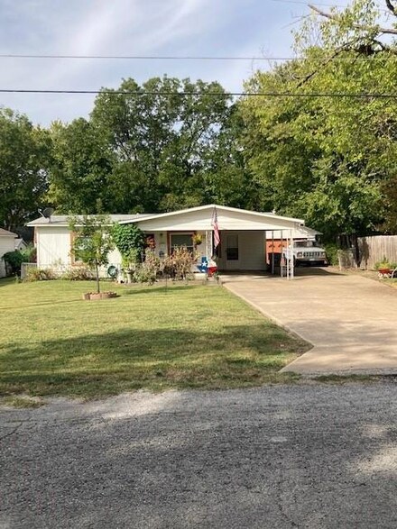 1017 Hall St, Lancaster, TX 75146