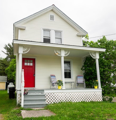 51 Davenport St, Milford, ME 04461