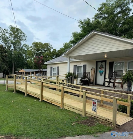 330 Meredith St, Town Creek, AL 35672