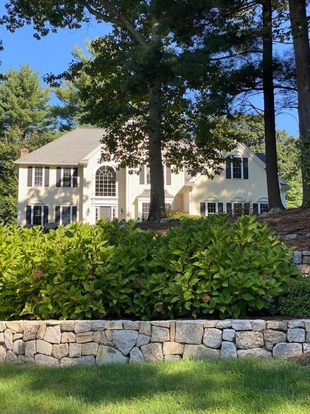 9 Foxhill Dr, Southborough, MA 01772