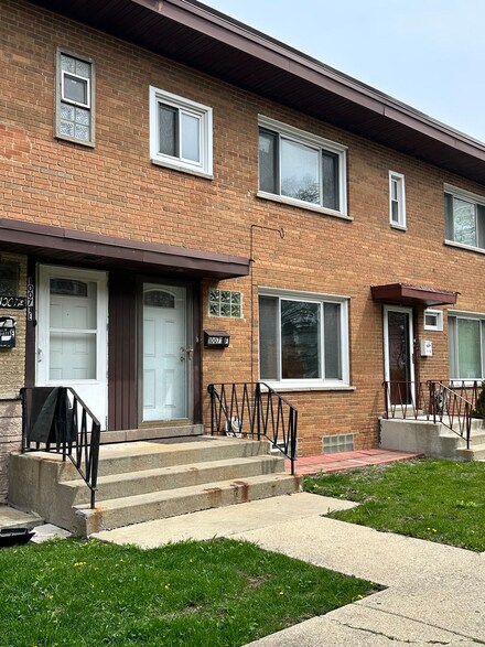 10071 Frontage Rd Unit F, Skokie, IL 60077