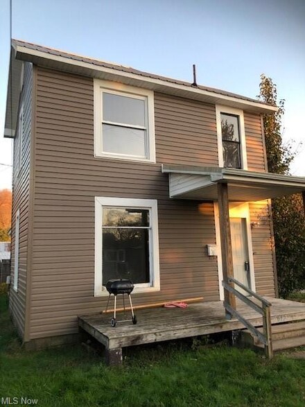612 5th St, Saint Marys, WV 26170