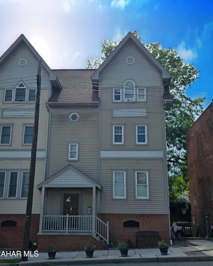 419 Penn St Unit 2, Hollidaysburg, PA 16648