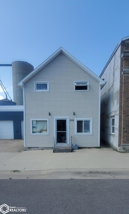305 3rd St, Grafton, IA 50440