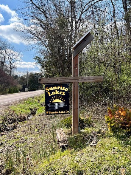 13569 E Sunrise Lake Dr, Valle Township, MO 63020