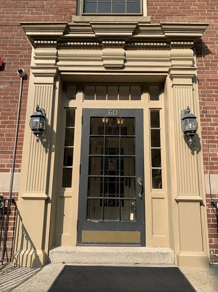 60 Elm St Unit 8, Worcester, MA 01609