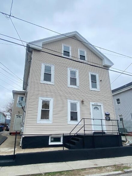 131 Wadsworth St, Providence, RI 02907