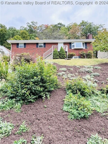 1210 Paula Rd, Charleston, WV 25314