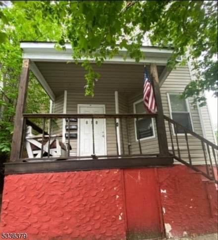 650 S 18th St, Newark, NJ 07103
