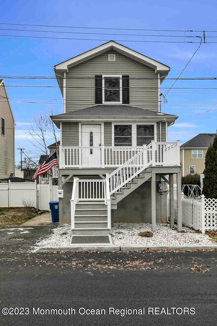 14 Illinois Ave, Port Monmouth, NJ 07758