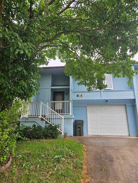 830 Dover St, Iowa City, IA 52245